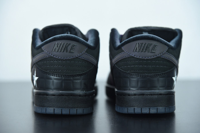 Familia X Nike SB Dunk Low "First Avenue" DJ1159-001