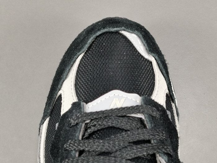 NEW BALANCE 2002R PROTECTION PACK BLACK GREY M2002RDJ