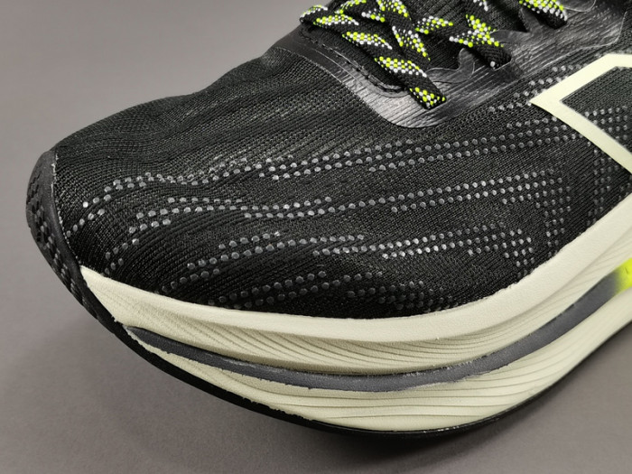 new balance fuelcell S*percomp trainer v2 black mrcxbk3