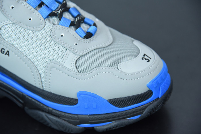 BALCIA Triple S Sneaker