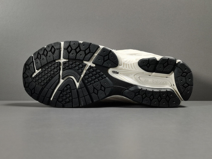 New Balance 2002R ML2002RE