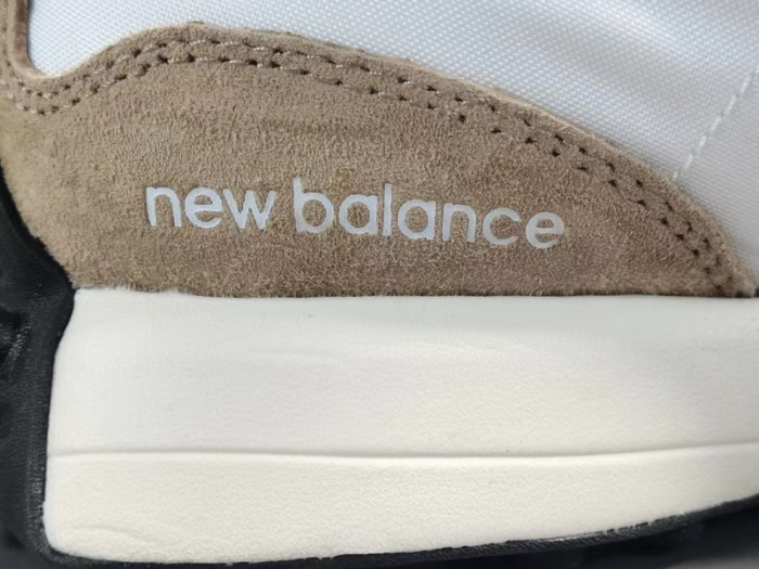 New Balance 327 