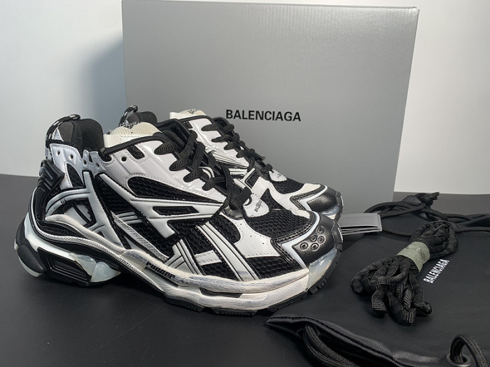 BALCIA RUNNER SNEAKER