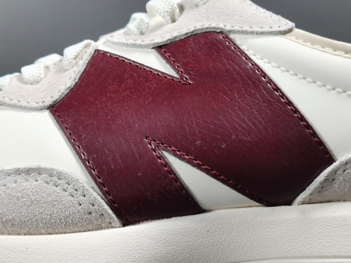 New Balance 327 Moonbeam Classic Burgundy WS327KA