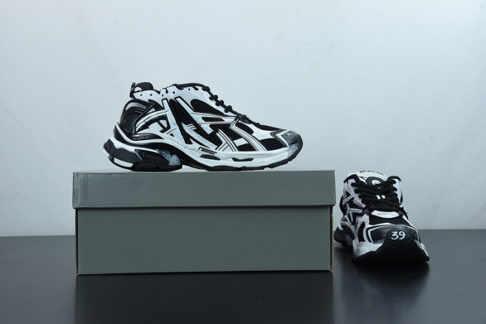 BALCIA RUNNER SNEAKER