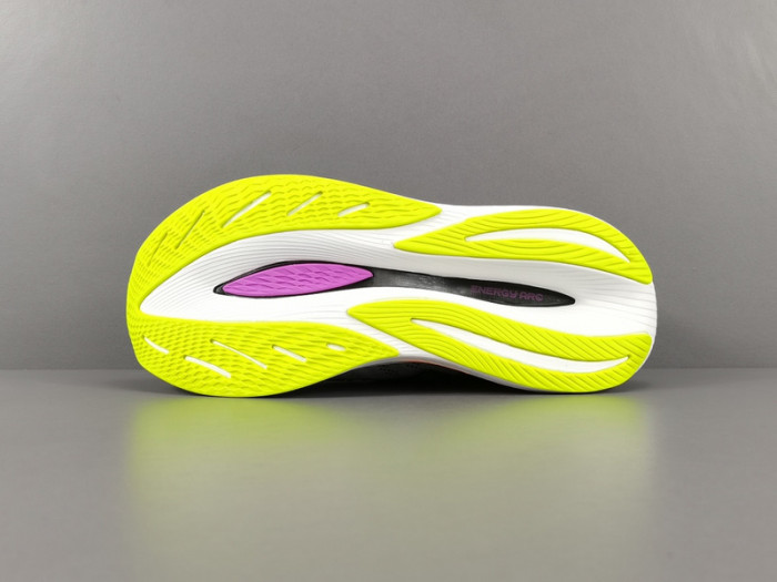 new balance nb fuel cell S*percomp trainer v2 mrcxlg3