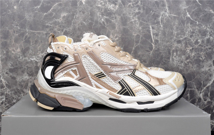 BALCIA RUNNER SNEAKER