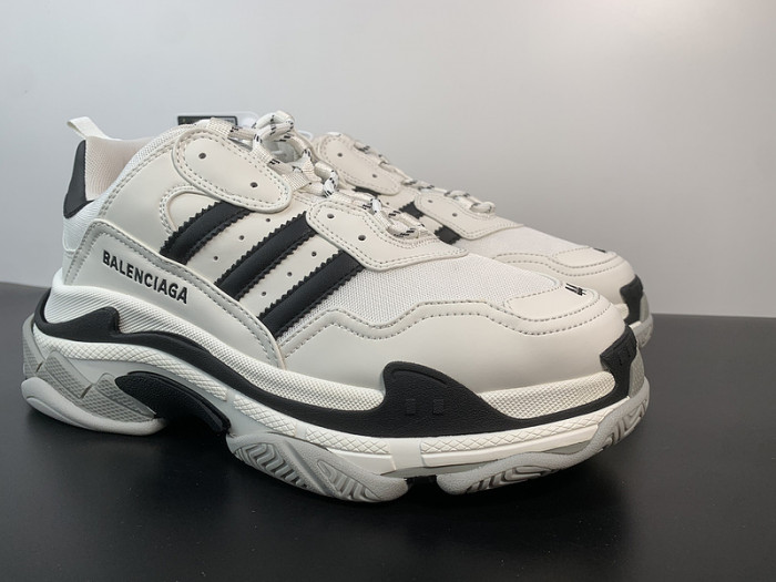 BALCIA TRIPLE S SNEAKER