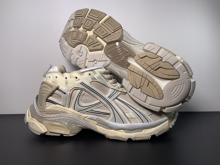 BALCIA RUNNER SNEAKER