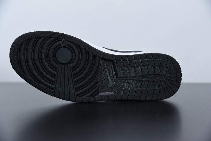 Air Jordan 1 Mid “University Gold” BQ6472-107