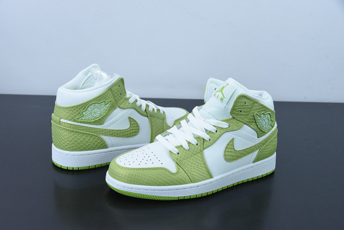Air Mid SE "Green Python" DV2959-113
