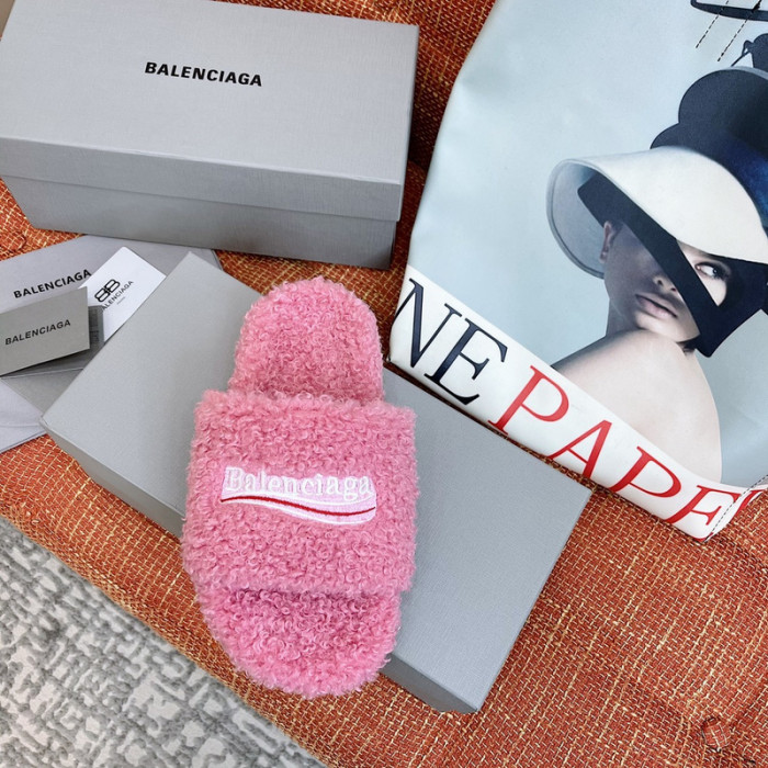 BALCIA FURRY SLIDES