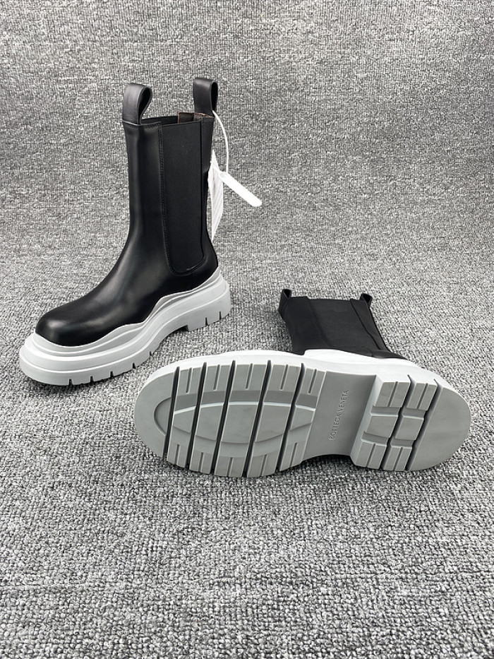 Bo*te*ga ve*ne*ta chelsea tire leather high boot