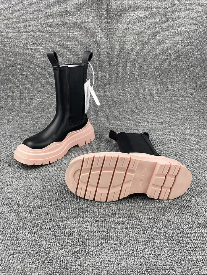 Bo*te*ga ve*ne*ta chelsea tire leather high boot