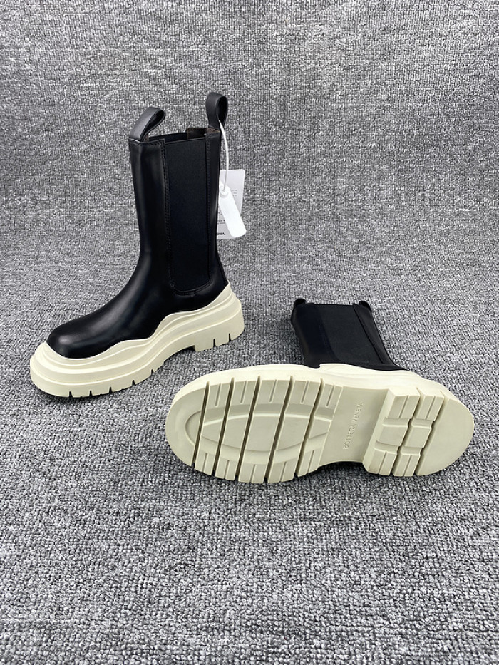 Bo*te*ga ve*ne*ta chelsea tire leather high boot