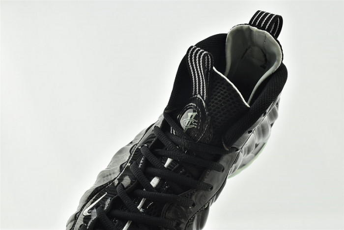 NIKE Air Foamposite One 