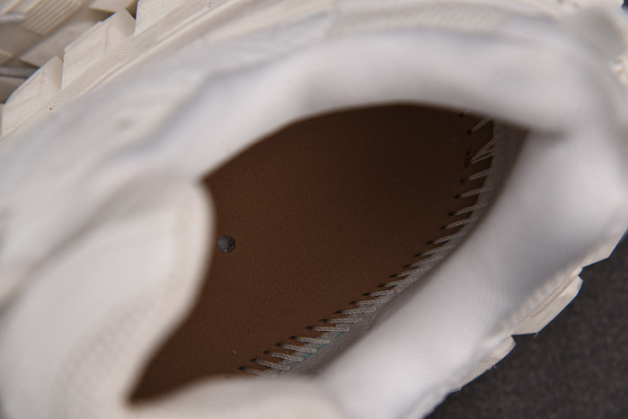 BALCIA DEFENDER SNEAKER