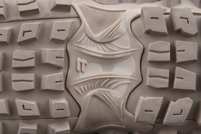 BALCIA DEFENDER SNEAKER