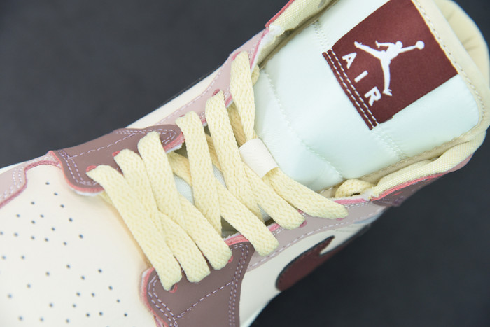 Air Jordan 1 Mid DO7440-821