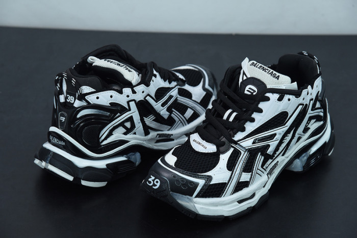 BALCIA RUNNER SNEAKER