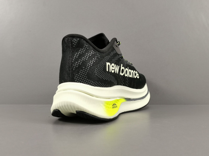 new balance fuelcell S*percomp trainer v2 black mrcxbk3