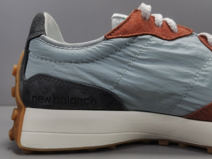 New Balance 327 