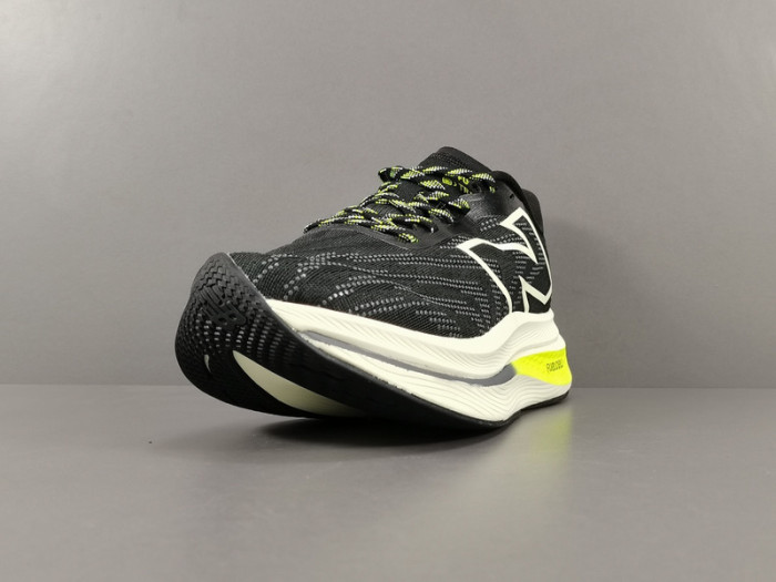 new balance fuelcell S*percomp trainer v2 black mrcxbk3