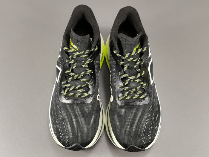 new balance fuelcell S*percomp trainer v2 black mrcxbk3