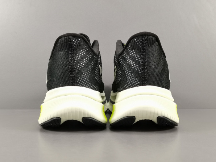 new balance fuelcell S*percomp trainer v2 black mrcxbk3