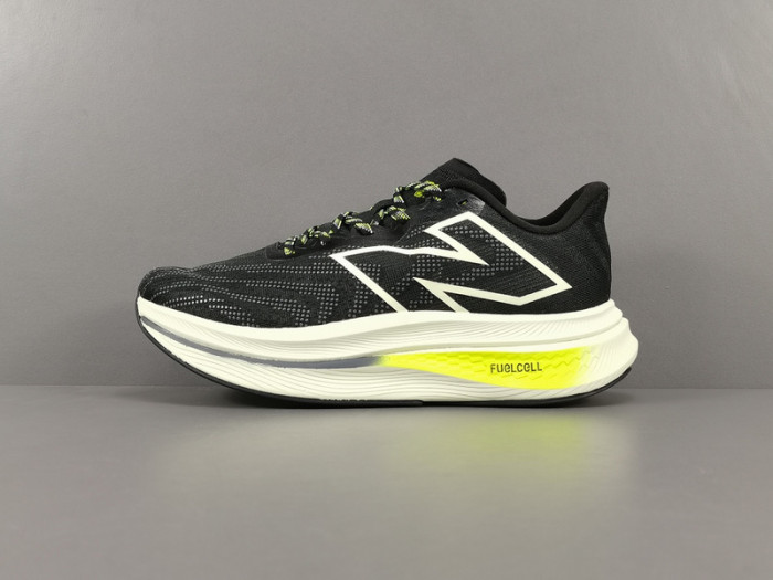 new balance fuelcell S*percomp trainer v2 black mrcxbk3
