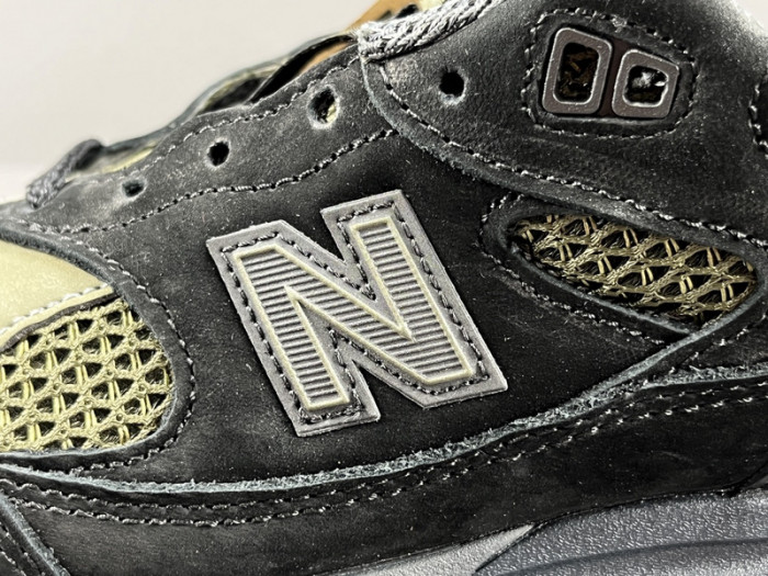 New Balance 991v2 Made in UK x Stone Island "Black" U991SD2