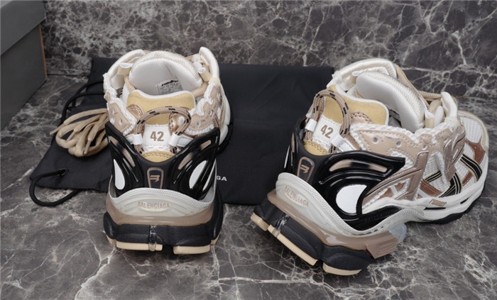 BALCIA RUNNER SNEAKER