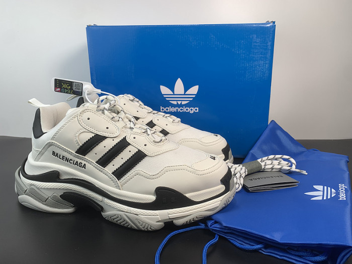 BALCIA TRIPLE S SNEAKER