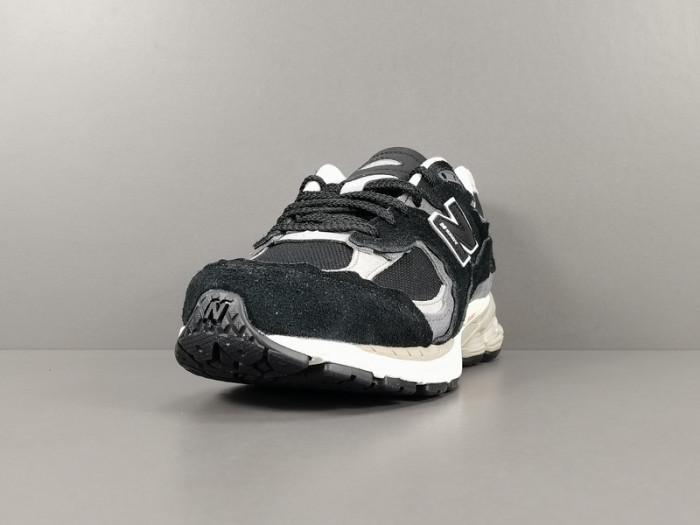 NEW BALANCE 2002R PROTECTION PACK BLACK GREY M2002RDJ