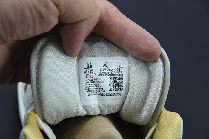 Air Jordan 1 Low Beaded Swoosh - DV1762-001