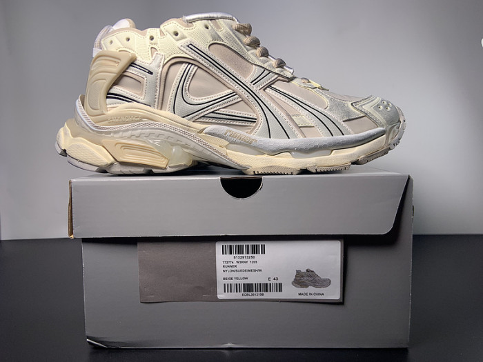 BALCIA RUNNER SNEAKER