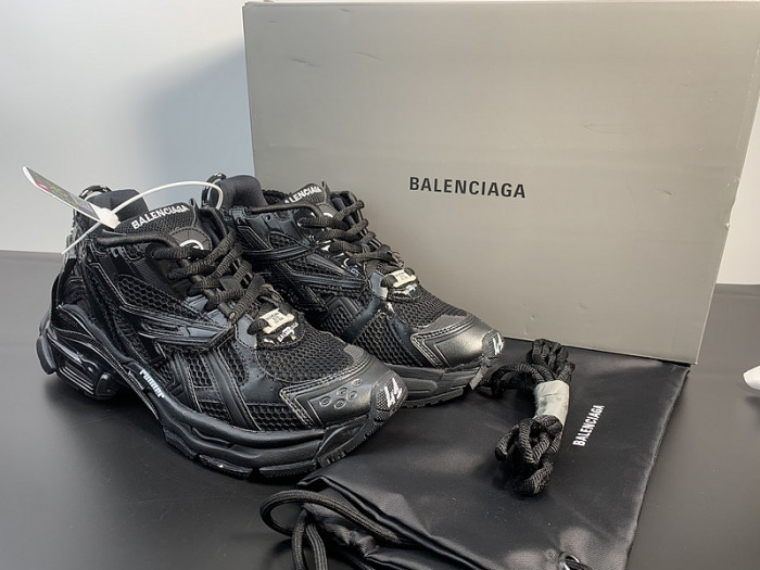 BALCIA RUNNER SNEAKER