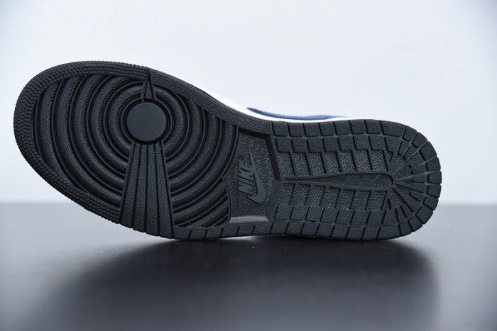 Air Jordan 1 Mid “Hyper Royal” 554724-077