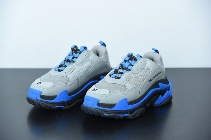 BALCIA Triple S Sneaker