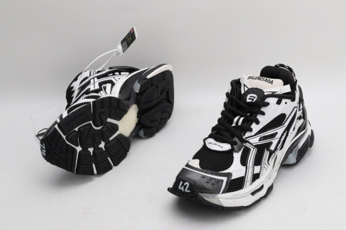 BALCIA RUNNER SNEAKER