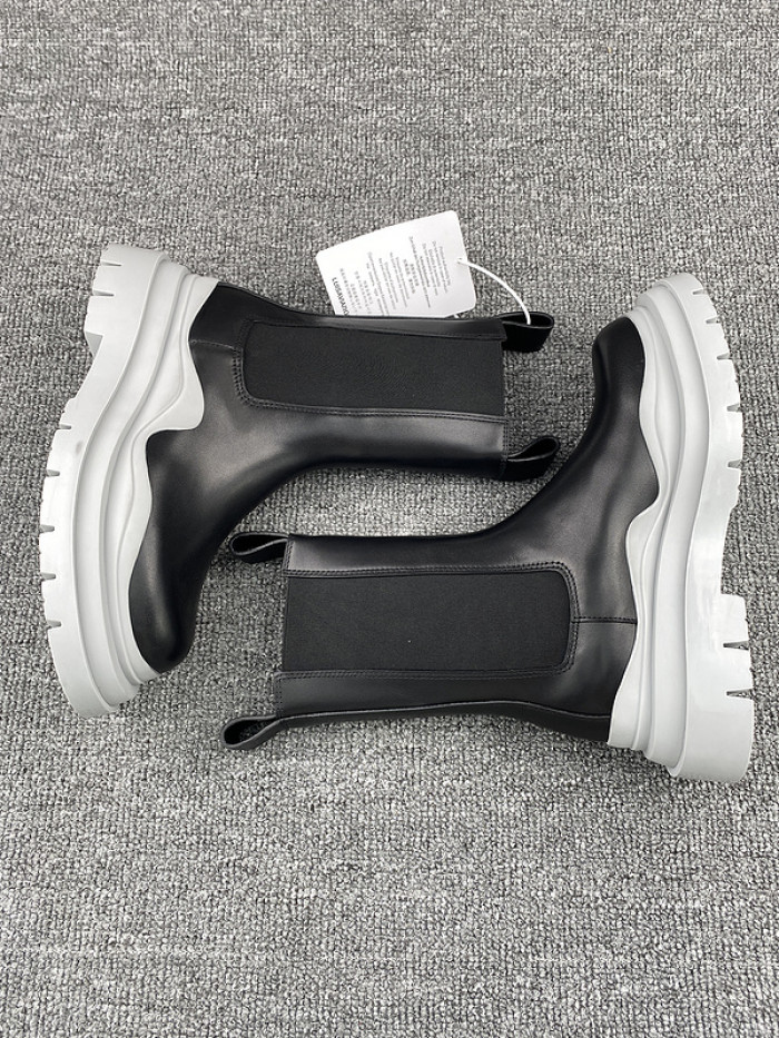 Bo*te*ga ve*ne*ta chelsea tire leather high boot