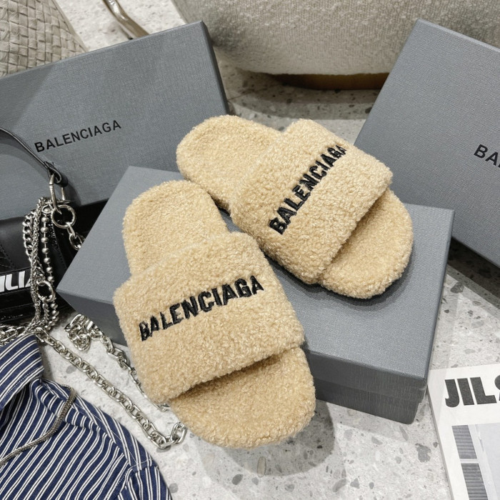 BALCIA FURRY SLIDES