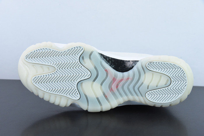 AIR JORDAN 11 RETRO PLATINUM TINT 378037-016