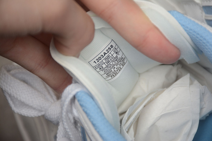 As*ic*s gel‑spotlyte low v2 