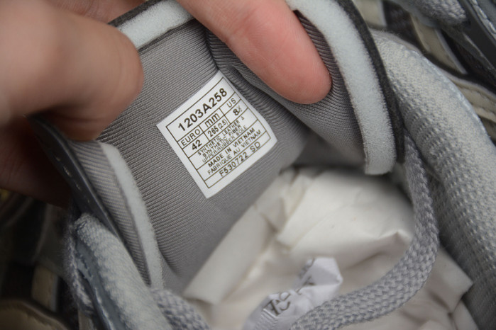 As*ic*s gel-spotlyte low v2 1203a258-021