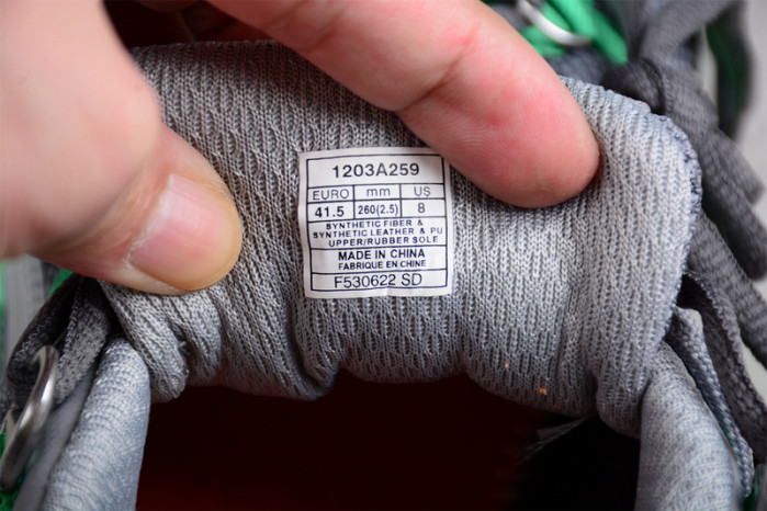 As*ic*s gel kahana tr v2 