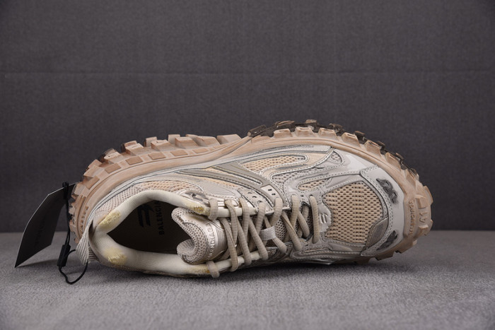 BALCIA DEFENDER SNEAKER