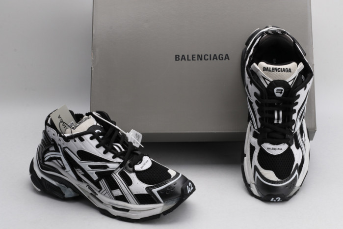 BALCIA RUNNER SNEAKER