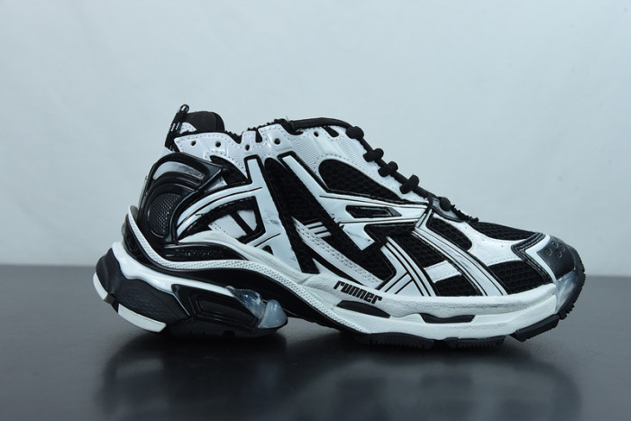 BALCIA RUNNER SNEAKER