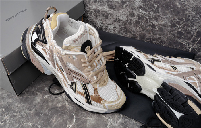 BALCIA RUNNER SNEAKER